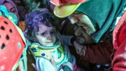 Bé gái hai tuổi lành lặn sau 44 giờ kẹt dưới tòa nhà sập vì động đất ở Thổ Nhĩ Kỳ