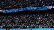 CĐV Man City căng biểu ngữ ủng hộ đội bóng chống lại cáo buộc