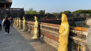 Thu hồi những bức tượng lạ đặt trước Ngọ Môn Huế