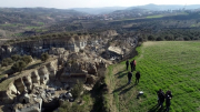 Rãnh nứt khổng lồ xuất hiện sau trận động đất Thổ Nhĩ Kỳ