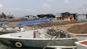 Cảnh sát đường thủy mật phục bắt 14 tàu sắt “khủng” chở đất trái phép