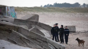 2,3 tấn cocaine ngụy trang dạt vào bờ biển Normandy