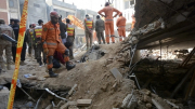 Hàng chục cảnh sát thương vong trong vụ đánh bom liều chết tại Pakistan