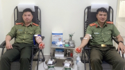 Hai chiến sĩ Công an Sơn La hiến máu cứu 2 cháu bé trong cơn nguy kịch