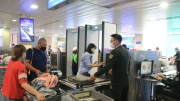 Kiểm tra định kỳ và đột xuất hành lý của tổ bay trước và sau khi kết thúc chuyến bay