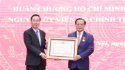 Trao tặng Nguyên Bí thư Thành ủy Hà Nội Phạm Quang Nghị Huân chương Hồ Chí Minh