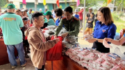 Đem "phiên chợ 0 đồng” đến với đồng bào khó khăn miền núi Quảng Nam