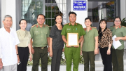 Công an tỉnh Trà Vinh trao nhà nghĩa tình đồng đội tặng Trưởng Công an xã