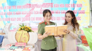 Công an tỉnh Trà Vinh giới thiệu quyển sách của Tổng Bí thư Nguyễn Phú Trọng