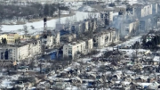 Nga chặn đường tiếp tế Bakhmut, Ukraine vẫn quyết cố thủ