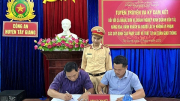 Ký cam kết đảm bảo an toàn giao thông ở vùng biên giới Quảng Nam