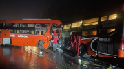 Hai xe khách đối đầu trên cao tốc Nội Bài - Lào Cai, một tài xế tử vong