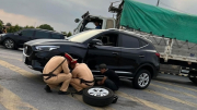 CSGT Bắc Giang giúp đỡ nhiều lái xe gặp sự cố trên đường