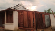 Giông lốc làm hàng chục nhà dân ở huyện miền núi của Thừa Thiên-Huế tốc mái, hư hại