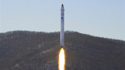 Nhật, Hàn phát cảnh báo khẩn cấp sau nghi vấn Triều Tiên phóng vệ tinh
