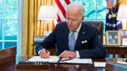 Ông Biden ký ban hành luật nâng trần nợ công sau nhiều tuần tranh cãi