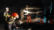 Tám ô tô bị thiêu rụi trong đám cháy Trung tâm chăm sóc xe hơi