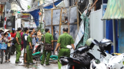 Cháy nhà trong hẻm TP Nha Trang, Cảnh sát bắc thang phá cửa giải cứu nạn nhân