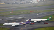 Sân bay Nhật Bản gặp sự cố va chạm hi hữu trên đường băng