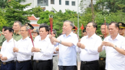 Bộ trưởng Tô Lâm và các đại biểu dâng hương tưởng niệm Tổng Bí thư Trường Chinh