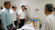 Phó Thủ tướng Trần Lưu Quang thăm, viếng, động viên gia đình các nạn nhân bị tấn công tại Đắk Lắk