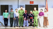 Bộ trưởng Tô Lâm gửi Thư khen Công an Lai Châu  tặng nhà cho gia đình cụ già trên 100 tuổi