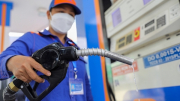 Giá dầu diesel tăng 146 đồng/lít, giá xăng giữ nguyên