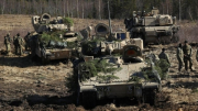 Ukraine hứng thiệt hại lớn, Mỹ viện trợ khẩn thêm 55 thiết giáp