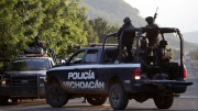 Nhóm vũ trang Mexico chặn đầu ôtô, bắt cóc 14 cảnh sát