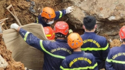 Khen thưởng đột xuất CBCS tham gia cứu nạn, cứu hộ ở Đà Lạt