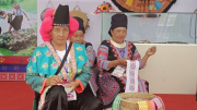 “Sắc màu thổ cẩm” tại Làng Văn hóa – Du lịch các dân tộc Việt Nam