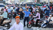 Đường Nguyễn Trãi tiếp tục bị "bóp nghẹt", giao thông hỗn loạn, người dân đi ngược chiều