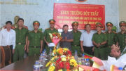 Khen thưởng các cá nhân, tập thể bắt giữ 3 đối tượng truy nã trong vụ khủng bố ở Đắk Lắk