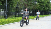 Xe đạp điện VinFast - phương tiện “xanh” kiểu mới cho khách Việt