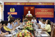 Phóng viên báo chí tìm hiểu thực tế tình hình nhân quyền ở Quảng Nam