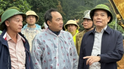 Phó Thủ tướng Trần Lưu Quang kiểm tra hiện trường vụ sạt lở ở đèo Bảo Lộc