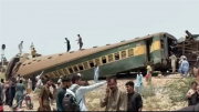 Tàu hỏa trật bánh ở Pakistan khiến hơn 60 người thương vong