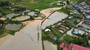 Công an TP Lào Cai giúp người dân ổn định cuộc sống sau sự cố tràn bùn