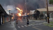 Người dân nhảy xuống biển để tránh ngọn lửa dữ tại Hawaii