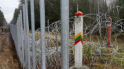 Thêm một nước thuộc NATO đóng cửa khẩu biên giới với Belarus