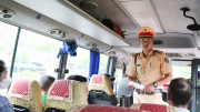 Xe khách, xe hợp đồng liên tiếp bị CSGT Sơn La “tuýt còi”