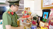 Công an tỉnh Bến Tre tặng quà gia đình cán bộ hy sinh, bị thương trong vụ gây rối tại Đắk Lắk