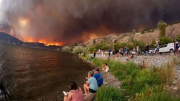 Cháy rừng kinh hoàng ở Canada, người dân vẫn phớt lờ lệnh sơ tán