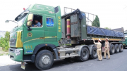 CSGT Hà Tĩnh phát hiện chiêu trò, xe tải lắp kích tự động cơi nới thành thùng