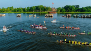 Sôi động giải đua ghe truyền thống trên sông Hương trong ngày Tết Độc lập