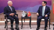 Thủ tướng Phạm Minh Chính gặp Chủ tịch Diễn đàn Kinh tế Thế giới