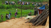 Điều tra nguyên nhân hai vợ chồng tử vong ở Hòa Bình