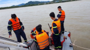 Những người lính cứu nạn, cứu hộ trên sông