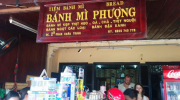 Bánh mì Phượng bị phạt 110 triệu đồng, đình chỉ hoạt động 3-5 tháng