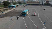 Lái xe buýt “đua” trên sân nhà tại hội thi lái xe giỏi, an toàn